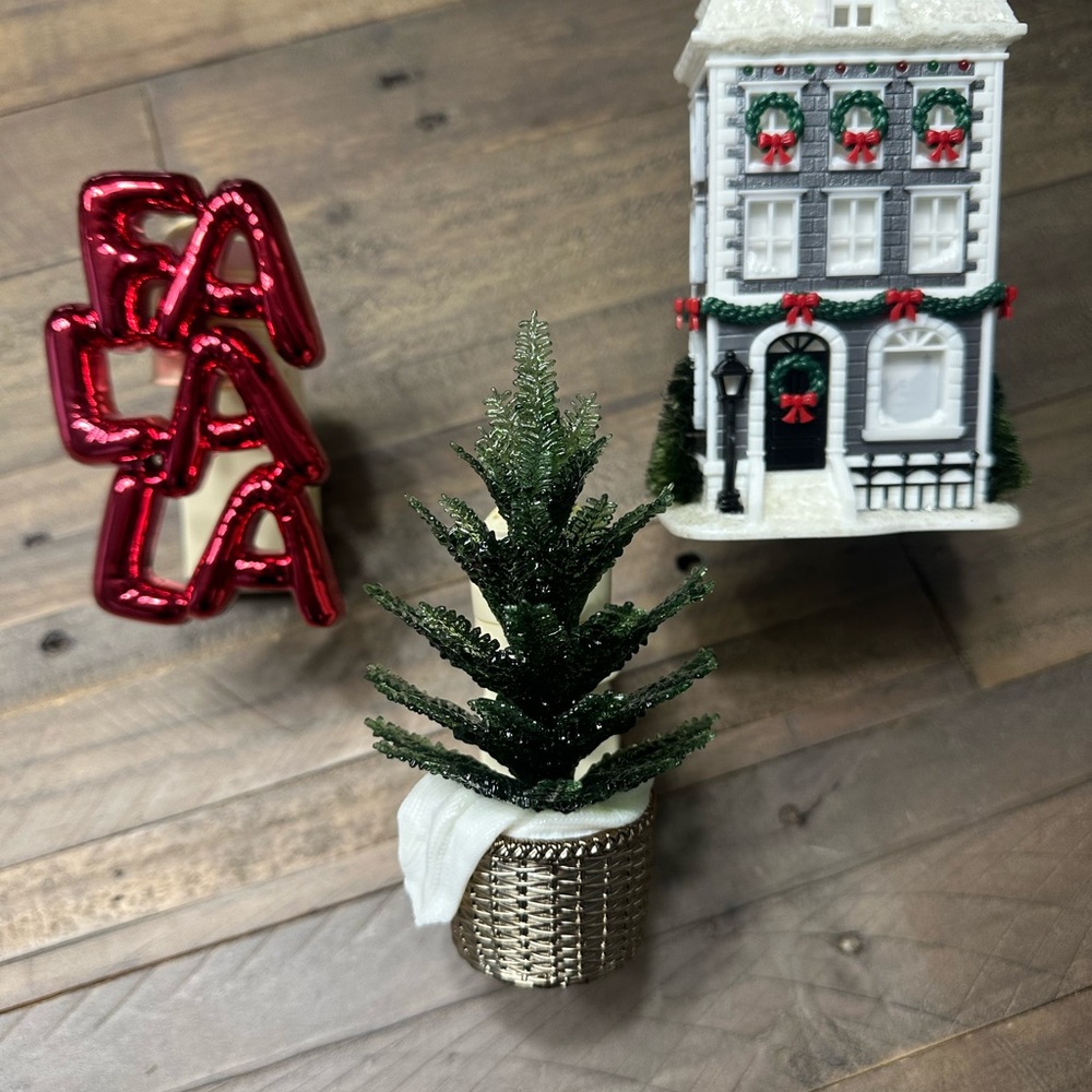 Bath & Body Works Festive Holiday Decor Red and Green Christmas Plugs